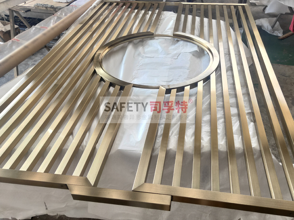 金屬屏風(fēng)（不銹鋼屏風(fēng)、鋁雕屏風(fēng)）安裝過程和步驟講解(圖4)